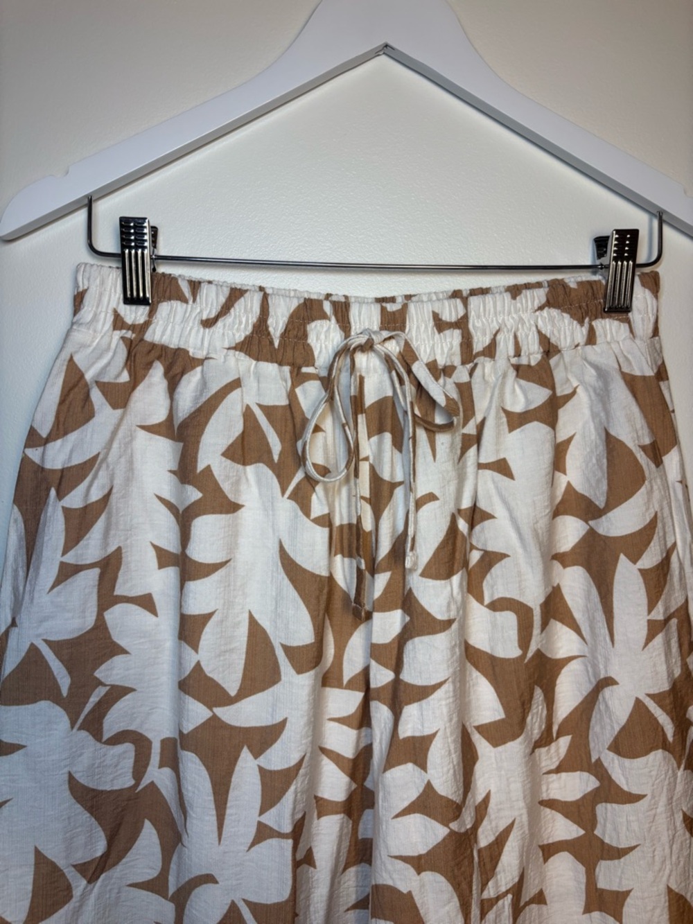 Wasabi + Mint Wide Leg Printed Pants in Cream & Tan - Picture 3 of 6
